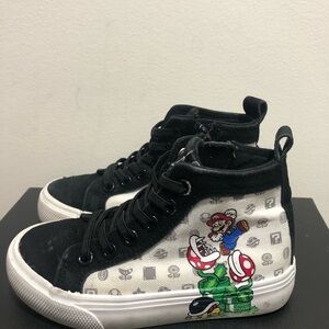 Nintendo Boy’s Black and White High-Top with Mario Design Sneakers Sz 11